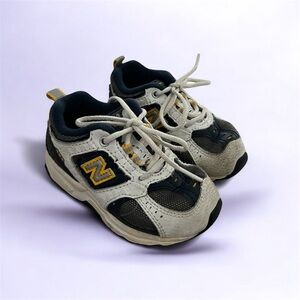 👟NEW BALANCE: Infant boy 6, navy blue, yellow & white 483 sneakers preowned.